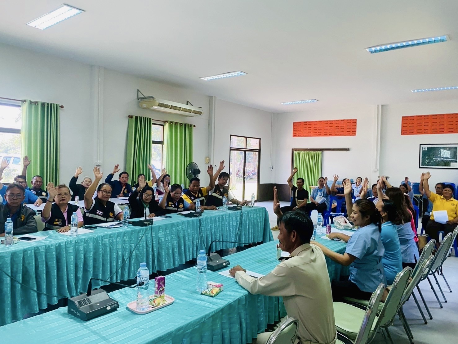 ? ? สำนักงานพัฒนาชุมชนอำเภอหนองพอก จังหวัดร้อยเอ็ด : ประชุมตรวจสอบคุณภาพข้อมูลพื้นฐานระดับหมู่บ้าน (กชช.2ค) ประจำปี 2568 ระดับองค์กรปกครองส่วนท้องถิ่น พื้นที่อำเภอหนองพอก จังหวัดร้อยเอ็ด