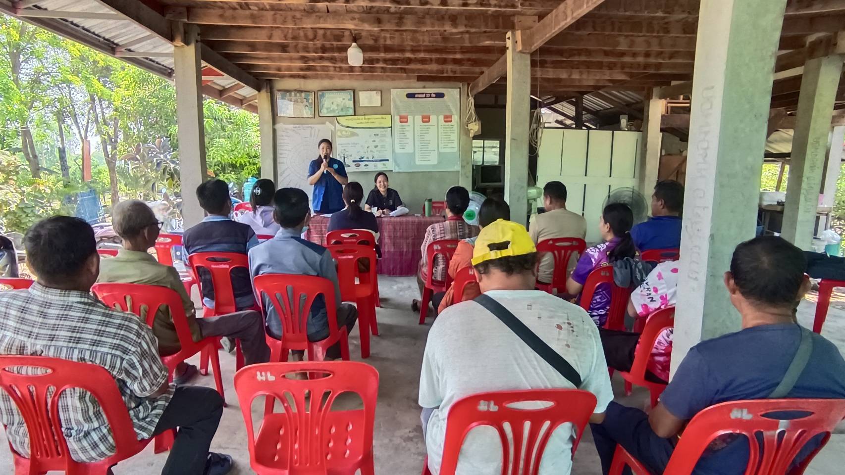 สำนักงานพัฒนาชุมชนอำเภอหนองพอก ดำเนินกิจกรรมเสริมสร้างการบริหารจัดการชุมชนสู่ความยั่งยืน โครงการทบทวน กำหนดทิศทาง และปรับแผนการพัฒนาหมู่บ้าน