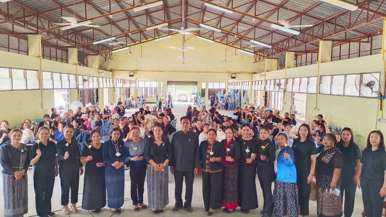 สำนักงานพัฒนาชุมขนอำเภอหนองพอก  ร่วมโครงการ  “ส่งเสริมศักยภาพและพัฒนาทักษะด้านอาชีพสตรี “