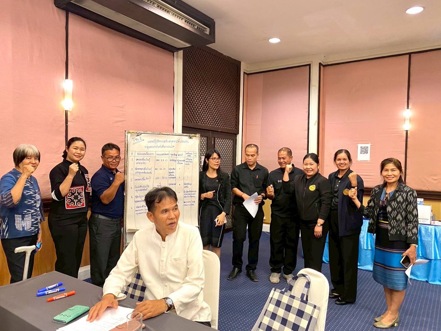 สำนักงานพัฒนาชุมชนอำเภอหนองพอก ร่วมกิจกรรมโครงการประชุมเพิ่มศักยภาพคณะกรรมการเครือข่ายกองทุนชุมชนขับเคลื่อนกลุ่มออมทรัพย์เพื่อการผลิต (ระดับจังหวัด)