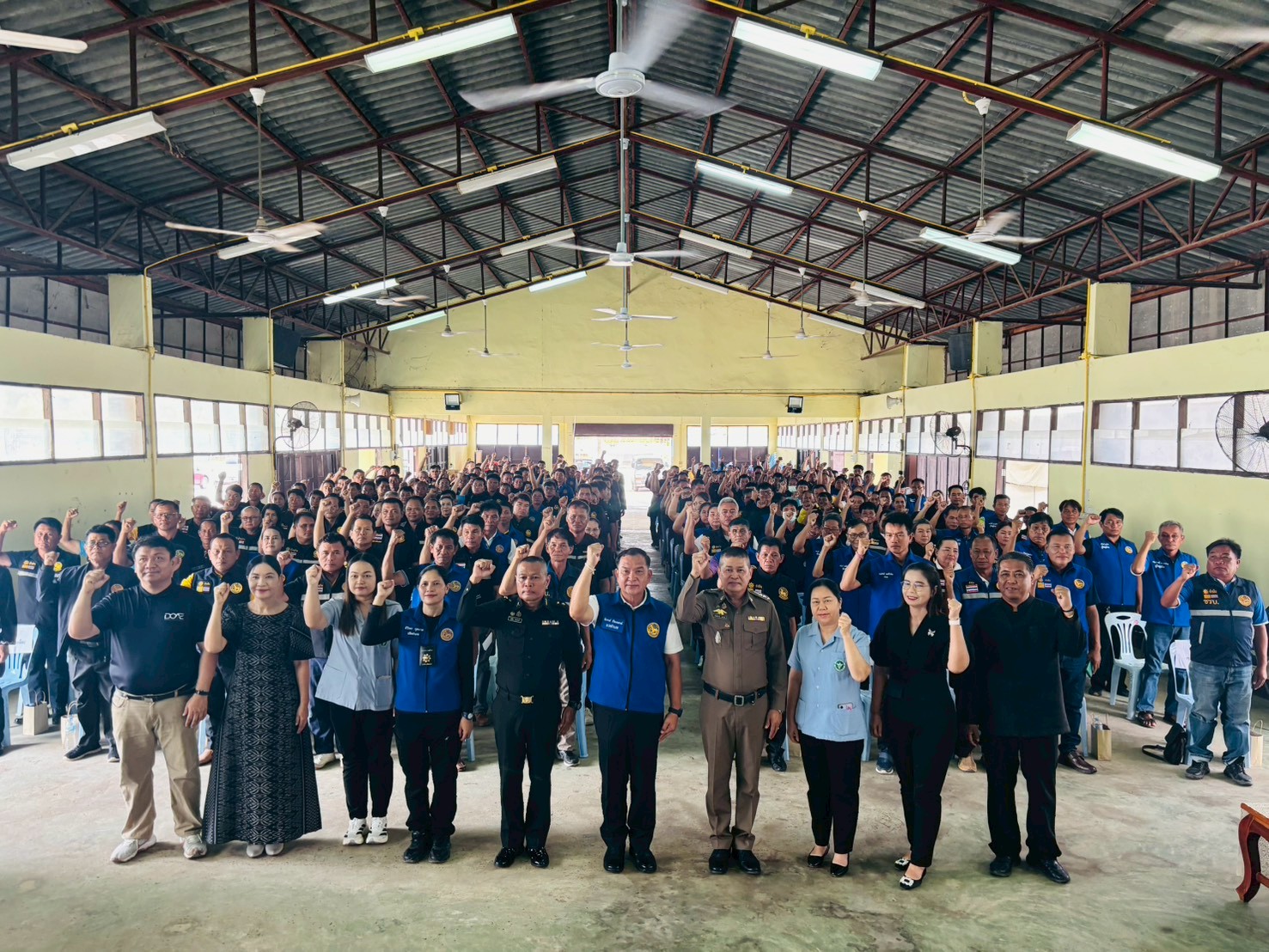 สำนักงานพัฒนาชุมชนอำเภอหนองพอก จ.ร้อยเอ็ด : ร่วมพิธีเปิดโครงการบูรณาการชุดปฎิบัติการพิเศษฝ่ายปกครอง รวมพลัง สร้างศรัทธา แก้ปัญหายาเสพติต