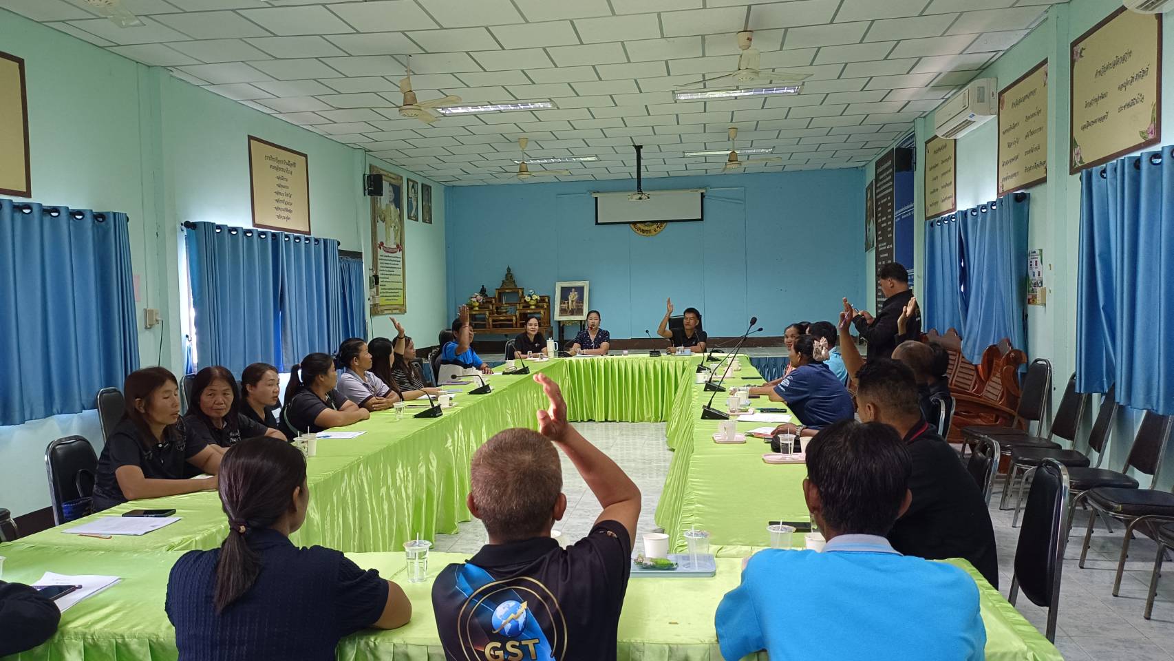 สำนักงานพัฒนาชุมชนอำเภอหนองพอก จังหวัดร้อยเอ็ด : ร่วมประชุมเครือข่ายกองทุนหมู่บ้านและชุมชนเมือง