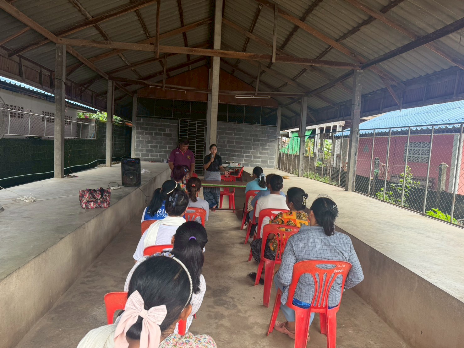 สำนักงานพัฒนาชุมชนอำเภอหนองพอก จังหวัดร้อยเอ็ด : ลงพื้นที่ดำเนินโครงการส่งเสริมการออมและการพัฒนาทักษะทางการเงิน (Financial Literacy) ม.7 ต.รอบเมือง