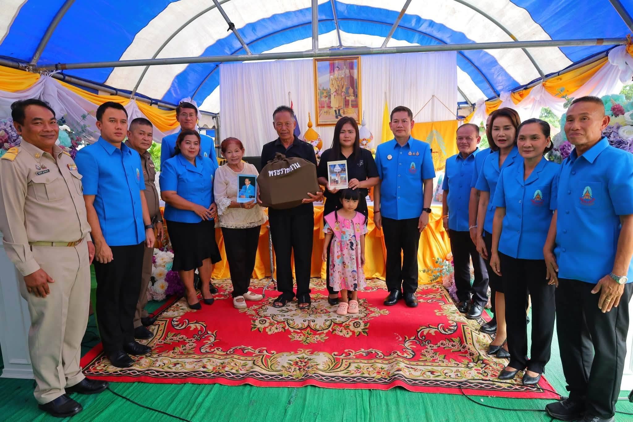 ร่วมพิธีมอบสิ่งของพระราชทาน และเงินช่วยเหลือ มูลนิธิราชประชานุเคราะห์ในพระบรมราชูปถัมภ์ เพื่อช่วยเหลือผู้ประสบอัคคีภัย ในพื้นที่อำเภอศรีสมเด็จ จังหวัดร้อยเอ็ด