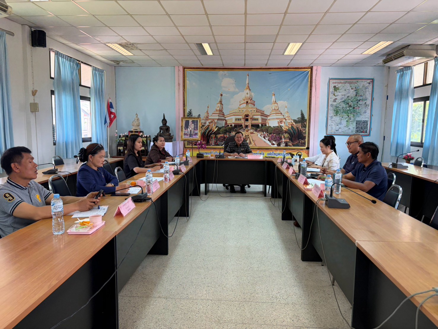 สำนักงานพัฒนาชุมชนอำเภอหนองพอก จังหวัดร้อยเอ็ด : ประชุมคณะอนุกรรมการกลั่นกรองและติดตามการดำเนินงานกองทุนพัฒนาบทบาทสตรีอำเภอหนองพอก