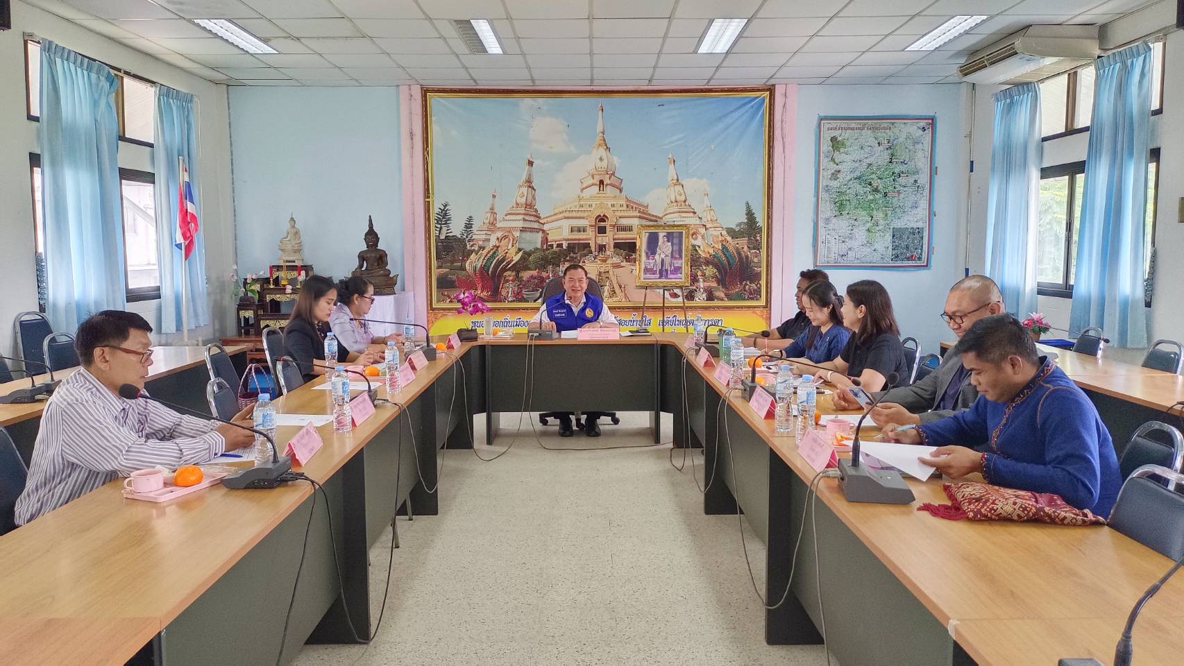 สำนักงานพัฒนาชุมชนอำเภอหนองพอก จังหวัดร้อยเอ็ด : ประชุมคณะอนุกรรมการกลั่นกรองและติดตามการดำเนินงานกองทุนพัฒนาบทบาทสตรีอำเภอหนองพอก