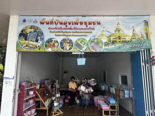 สำนักงานพัฒนาชุมชนหนองพอก : เดินหน้าส่งเสริมการตลาดยุคดิจิทัล ไลฟ์สดจำหน่ายสินค้า OTOP สร้างรายได้ให้ผู้ประกอบการชุมชน