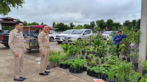 สำนักงานพัฒนาชุมชนอำเภอหนองพอก จังหวัดร้อยเอ็ด: การจำหน่ายสินค้าตลาดประชารัฐคนไทยยิ้มได้