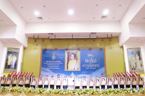 สำนักงานพัฒนาชุมชนอำเภอหนองพอก เข้าร่วมพิธิมอบเงินพระราชทานเงินขวัญถุง กองทุนแม่ของแผ่นดิน ประจำปี 2569